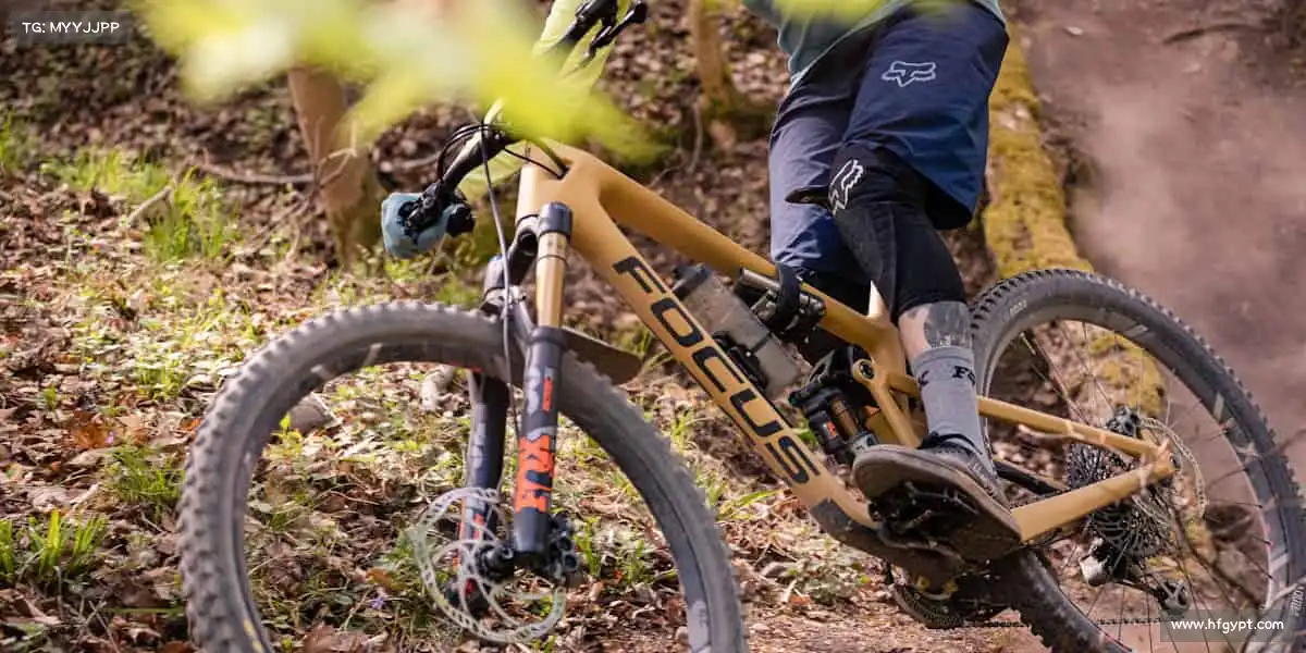 EMC易倍官网穿上战靴,驰骋绿茵,每一次拼抢都是对胜利的渴望⚽